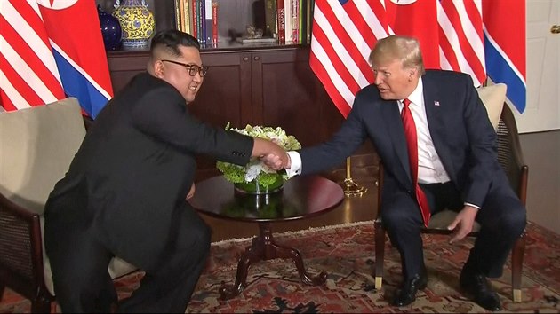 Donald Trump a Kim ong-un na jednn v Singapuru (12. ervna 2018)