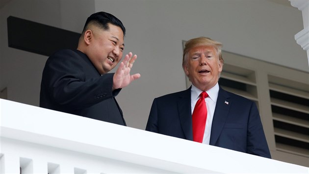 Donald Trump a Kim ong-un bhem historickho setkn v Singapuru (12. ervna 2018)