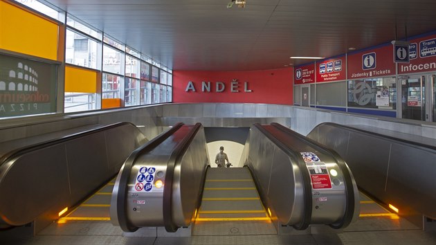 Nov eskaltory ve stanice metra Andl (10. ervna 2018)