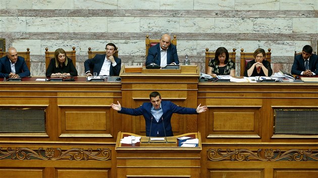 eck premir Alexis Tsipras mluv k parlamentu ped hlasovnm o vysloven nedvry vld. (16. ervna 2018).