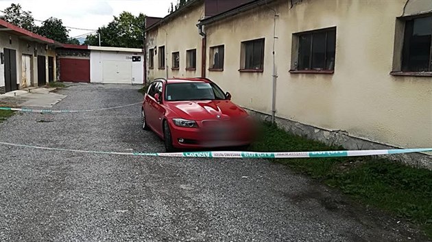 Fotografii z místa tragédie zveejnila slovenská policie na svém Facebooku.