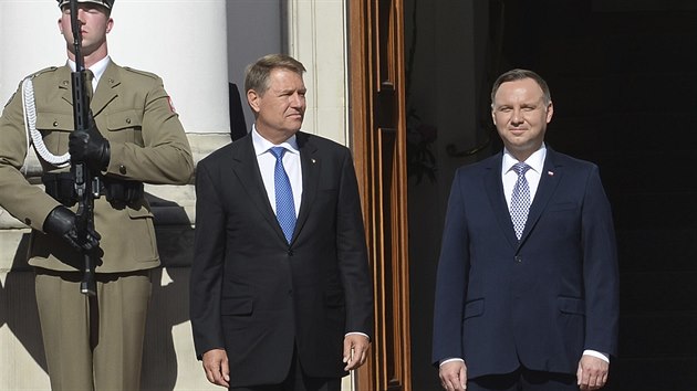 Rumunsk prezident Klaus Iohannis se na zatku ervna seel se svm polskm protjkem Andrzejem Dudou. (7. ervna 2018)