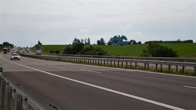 Karlovarsk minerln vody nechaly dva sv typick billboardy pemnit v umleck dla. Autorkou jednoho z nich je esk grafika ijc v Londn Mla Frstov.