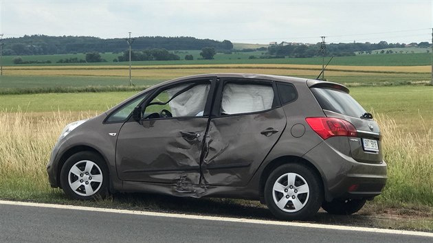 Motorke po srce s osobnm autem pevezl vrtulnk do prask nemocnice (12.6.2018)