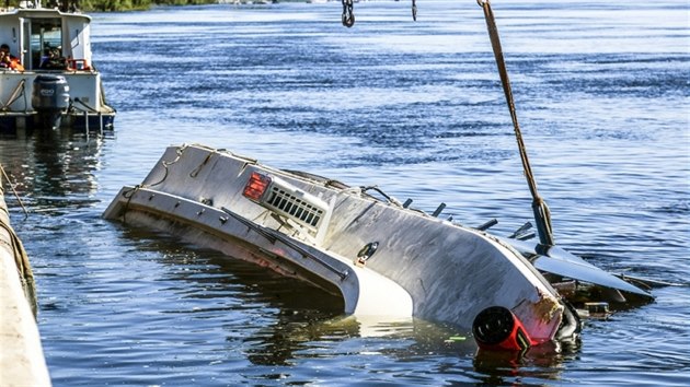 Pi srce vletn lodi s tanm lunem na ece Volze zahynulo v ruskm mst Volgograd 11 lid. (12. ervna 2018)
