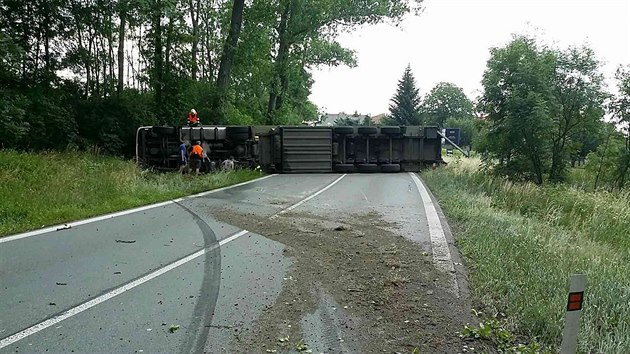 Ped Jaroslav havaroval kamion naloen vodkou.