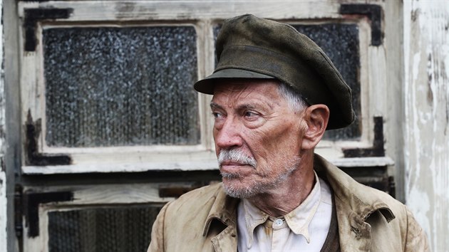 Z natáčení filmu Nabarvené ptáče