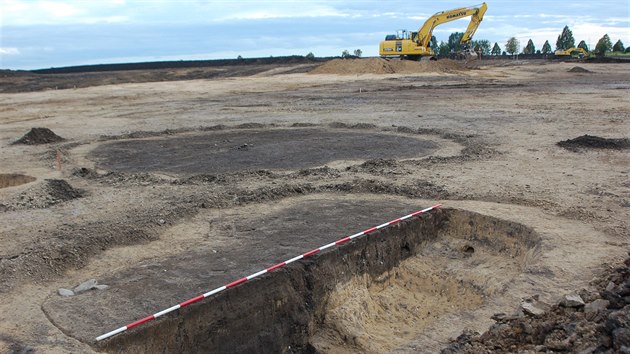 Archeologov vykopali v prostjovsk prmyslov zn mimo jin skelet pohozenho dtte v jedn z bnch jam doby luickch popelnicovch pol nkdy z 12. stolet ped Kristem. Poslou ke komplexnmu antropologickmu zkoumn.