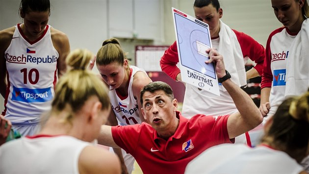 tefan Svitek nen spokojen s hrou eskch basketbalistek.