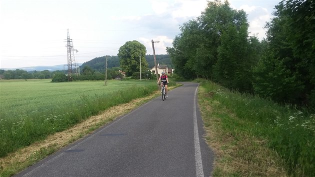 Kolem odlehlch dom v Malm Po povede trasa peloky silnice.