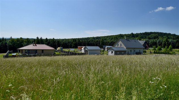 Na Klnech se zvauje stavba ropovodu, mstn nesouhlas. Na snmku Holub vrch.