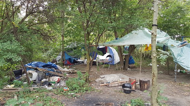 Dva bezdomovci spolu ili v zahrdksk kolonii v plzesk tvrti Roudn. V srpnu loskho roku se spolu dostali v opilosti do hdky a jeden z nich zasadil druhmu nkolik ran maetou. (22. 8. 2017)