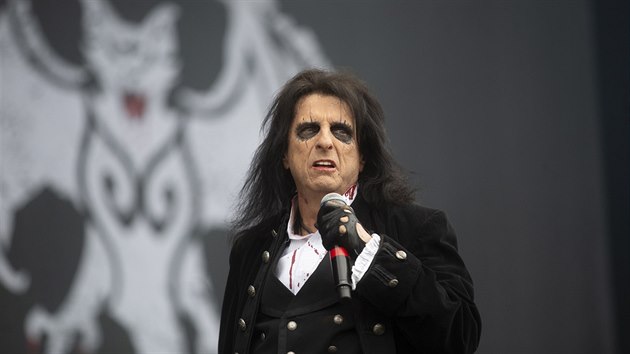 Alice Cooper s kapelou Hollywood Vampires na praskm Letiti Letany, 13. ervna 2018