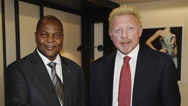 Prezident Stedoafrick republiky Faustin Archange Touadera a Boris Becker (Brusel, 27. dubna 2018)
