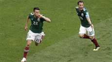 Hirving Lozano z Mexika (vlevo) slaví svou přesnou trefu za záda německého... Hirving Lozano z Mexika (vlevo) slaví svou přesnou trefu za záda německého...