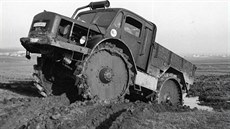 Vojenský tahač Škoda RSO (Radschlepper Ost) vyráběný v letech 1942 až 1944 Vojenský tahač Škoda RSO (Radschlepper Ost) vyráběný v letech 1942 až 1944