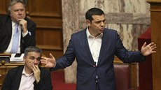 Řecký premiér Alexis Tsipras mluví k parlamentu (14. června 2018). Řecký premiér Alexis Tsipras mluví k parlamentu (14. června 2018).