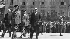 Inaugurace Gottwalda na Hrad doprovodila přehlídka i Te Deum v katedrále. Vše... Inaugurace Gottwalda na Hrad doprovodila přehlídka i Te Deum v katedrále. Vše...