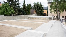 Areál letního kina je multifunkční. Pódium může sloužit jako hlavní scéna pro... Areál letního kina je multifunkční. Pódium může sloužit jako hlavní scéna pro...