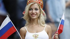 Ruská fanynka ped startem fotbalového mistrovství svta.