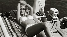 Bikiny proslavila hereka Brigitte Bardotová. Od té doby o n zaal být enormní...