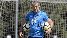 Sparťanský kouč Pavel Hapal na startu letní přípravy. Sparťanský kouč Pavel Hapal na startu letní přípravy.