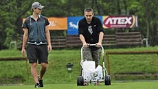 Hráči brněnských Sígrs připravují hřiště na zápasy nejvyšší soutěže amerického... Hráči brněnských Sígrs připravují hřiště na zápasy nejvyšší soutěže amerického...