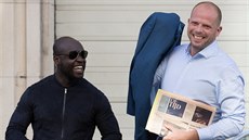 Belgický ministr pro imigraci Theo Francken a jeho mluvčí Laurent Mutambayi,... Belgický ministr pro imigraci Theo Francken a jeho mluvčí Laurent Mutambayi,...