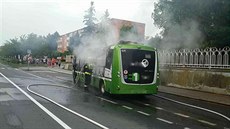 V Hranicích na Přerovsku shořel autobus na elektrický pohon. (10. června 2018) V Hranicích na Přerovsku shořel autobus na elektrický pohon. (10. června 2018)