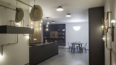 Dispozici bytu architekti otevřeli, vybourali všechny příčky. Dispozici bytu architekti otevřeli, vybourali všechny příčky.