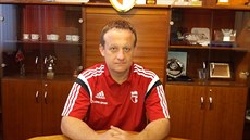 Nový trenér házenkářek Slavie Rubincho Kuzmanoski. Nový trenér házenkářek Slavie Rubincho Kuzmanoski.