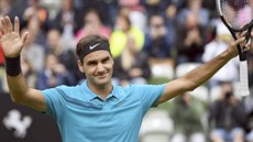 Švýcarský tenista Roger Federer v duelu s Mischou Zverevem z Německa. Švýcarský tenista Roger Federer v duelu s Mischou Zverevem z Německa.