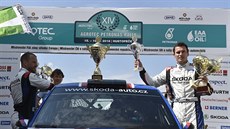 Vítězná posádka Jan Kopecký a Pavel Dresler převzala na Rallye Hustopeče... Vítězná posádka Jan Kopecký a Pavel Dresler převzala na Rallye Hustopeče...