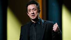 Francouzský filmový skladatel Eric Serra na snímku z roku 2016 Francouzský filmový skladatel Eric Serra na snímku z roku 2016