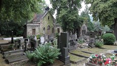 Zchátralá kaple na hřbitově v Krásném Březně. Zchátralá kaple na hřbitově v Krásném Březně.