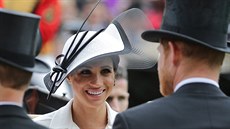 Vévodkyně Meghan na dostizích (Ascot, 19. června 2018) Vévodkyně Meghan na dostizích (Ascot, 19. června 2018)