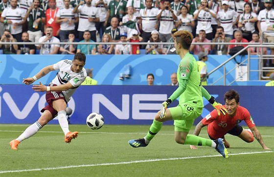 Javier Hernández stílí svj jubilejní padesátý gól v mexické reprezentaci.