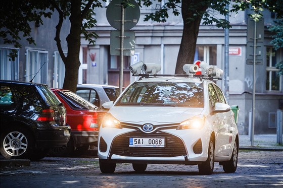 Také na Praze 4 bude parkovací zóny hlídat toto auto.