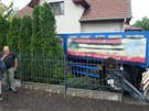 Nkladn auto skonilo na zahrad domu v Lp nad Orlic na Rychnovsku (28. 6....