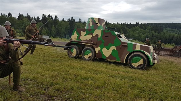 Oslava Dne pozemního vojska se koná tradičně na armádním cvičišti Zadní Bahna... Oslava Dne pozemního vojska se koná tradičně na armádním cvičišti Zadní Bahna...