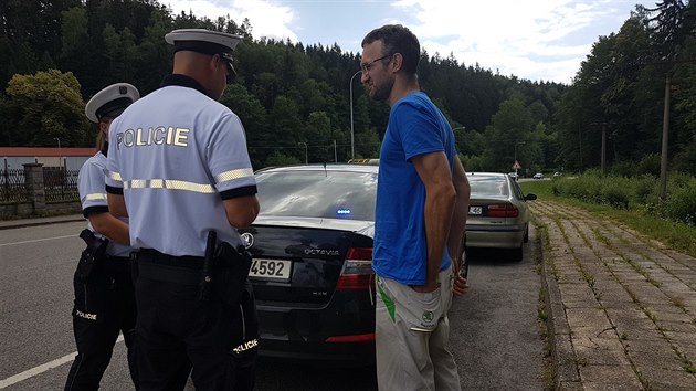 Policie kontrolovala řidiče na silnicích mířících do Kvasin. Policie kontrolovala řidiče na silnicích mířících do Kvasin.