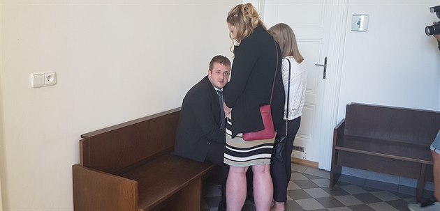 Před plzeňským soudem stanul David Nelson z Velké Británie. Loni v listopadu... Před plzeňským soudem stanul David Nelson z Velké Británie. Loni v listopadu...