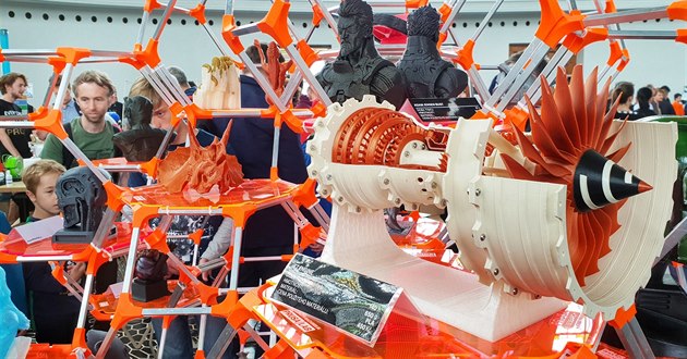 Pohled do vnitřku turbíny, jejíž díly byly vytištěné 3D tiskárnou. Pohled do vnitřku turbíny, jejíž díly byly vytištěné 3D tiskárnou.