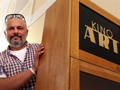 Ladislav Tkaczyszyn obnovil provoz kina ART v Chebu. Ladislav Tkaczyszyn obnovil provoz kina ART v Chebu.