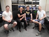 Na snímku ve studiu zleva Antonín Červínek, Míra Všetečka, René Červínek, Jiří... Na snímku ve studiu zleva Antonín Červínek, Míra Všetečka, René Červínek, Jiří...