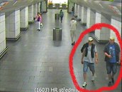 Skupinka na téměř deset minut zastavila metro, aby posprejovali jeden z vlaků.... Skupinka na téměř deset minut zastavila metro, aby posprejovali jeden z vlaků....