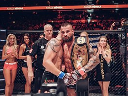 Gratulace Patrika Kincla, Karlos Vmola vyhrl na body zpas galaveeru MMA.