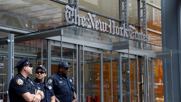 Po stelb v marylandskch novinch hldali policist budovu New York Times. (28. ervna 2018)