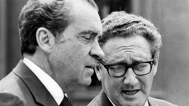 Herec a jeho reisr. Richard Nixon (vlevo) a Henry Kissinger