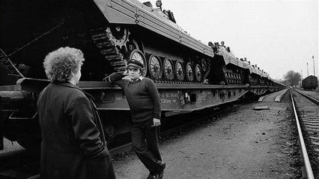 Odchod sovtskch vojsk z eskoslovenska v letech 1990 a 1991.